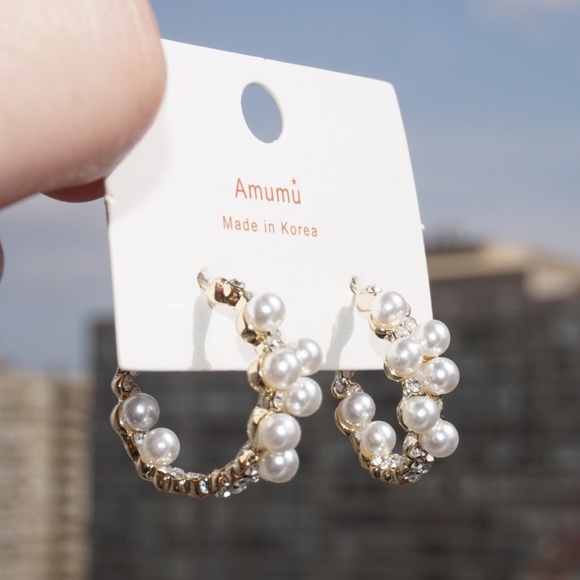 Jewelry - 🔮 Faux Pearl Gold Tone Open Hoops